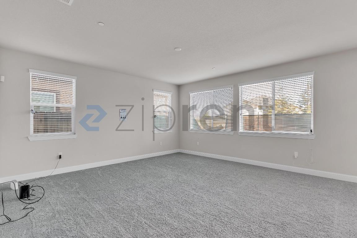 Building Photo - Unit