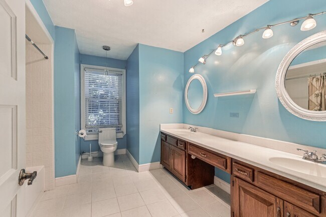 Building Photo - 5210 River Park Villas Dr