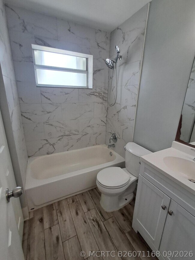 Building Photo - 3643 Betty Ann Ct W