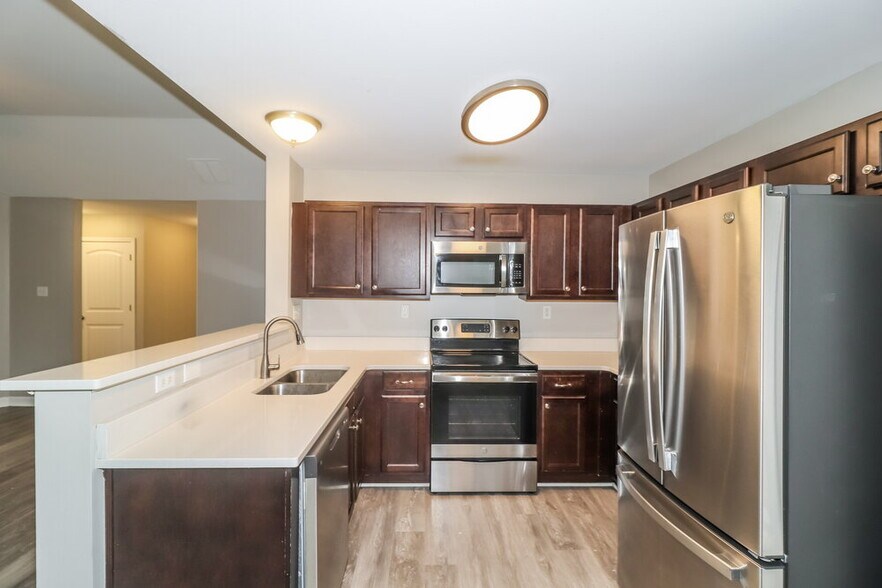 Building Photo - 8129 Jordan View Dr