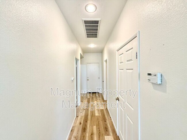 Building Photo - 46383 Vianne Ct