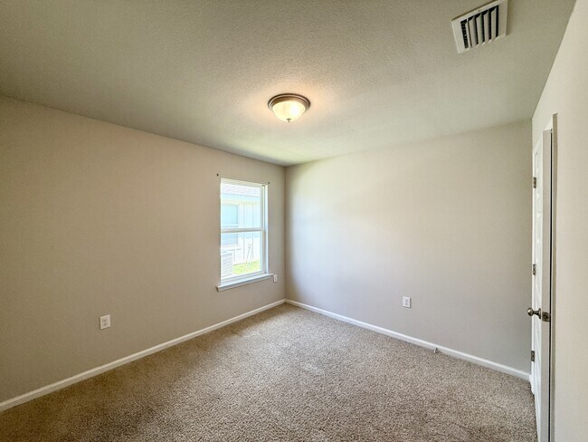 Building Photo - 23354 Shadowridge Dr