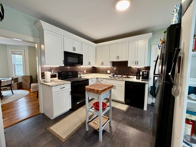 Building Photo - 6 Lexington St