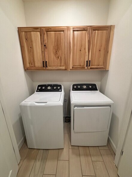 Building Photo - 2121 W Sonoran Desert Dr