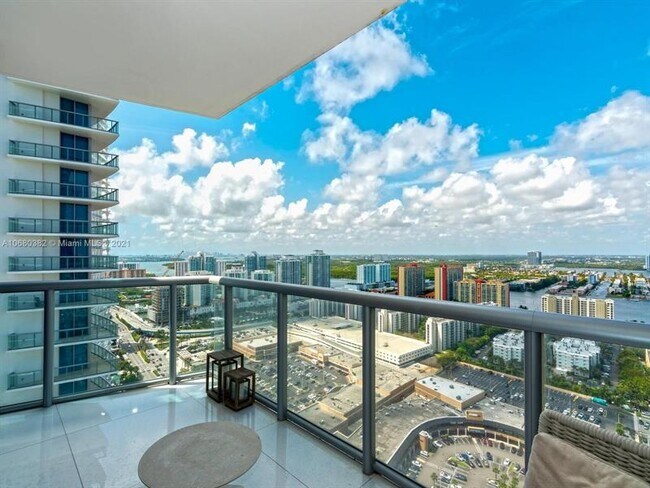 Building Photo - 17121 Collins Ave