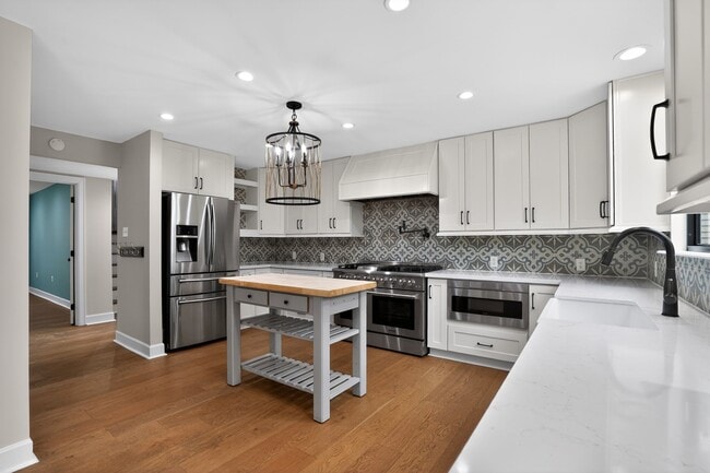 Building Photo - 6506 Jadecrest Dr