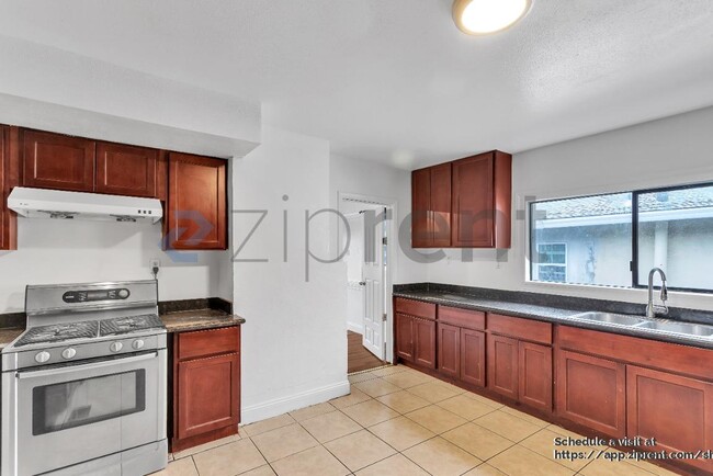 Building Photo - 1008 92nd Ave