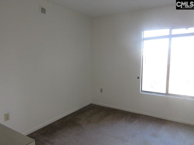 Building Photo - 1600 Park Cir