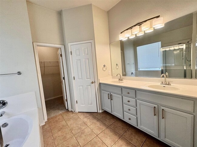 Building Photo - 18708 Dry Pond Dr