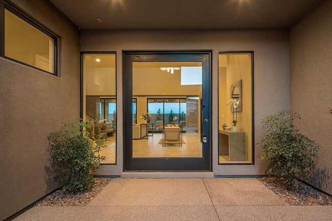 Building Photo - Luxury Home located in The Ridges of Summe...