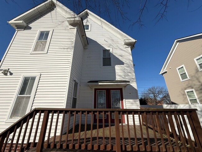 Building Photo - Well-maintained and spacious 3-bedroom Home "ASK ABOUT OUR ZERO DEPOSIT"