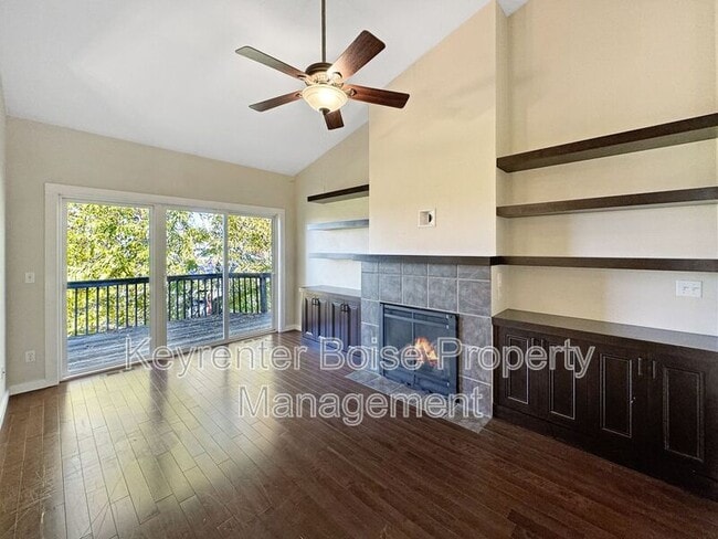 Building Photo - 2035 S Travertine Way