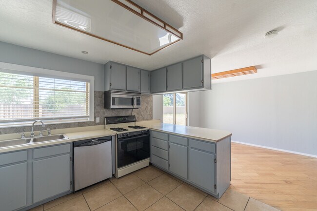 Building Photo - Casa Grande