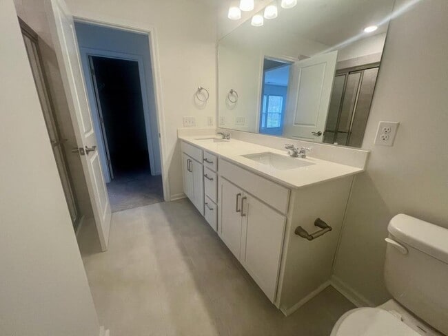 Building Photo - 7120 Mapleside Ln