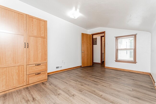 Building Photo - Single Family Home