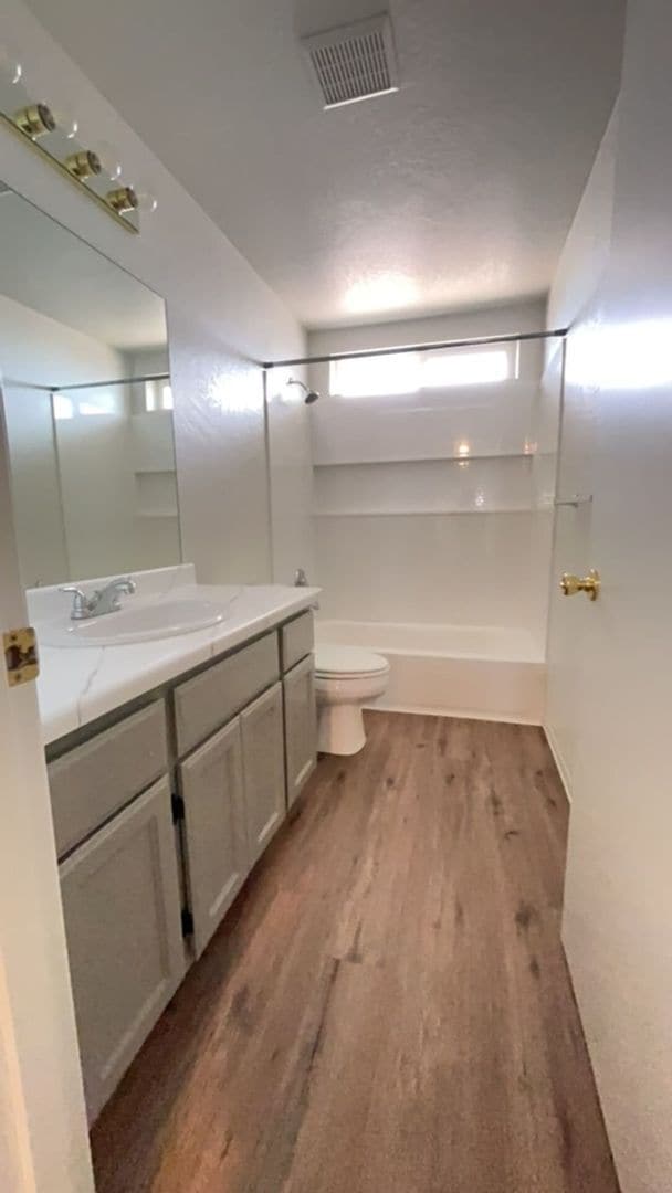 Building Photo - 3 Bedroom 2 Bath Home with a 2 Car Attache...