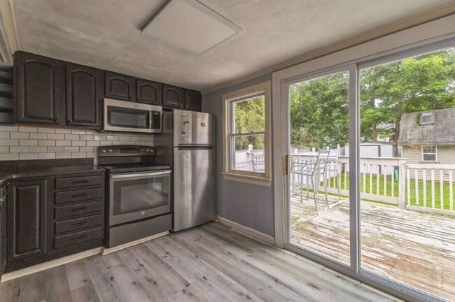 Building Photo - "Charming 2-Bed Retreat with Fireplace on ...