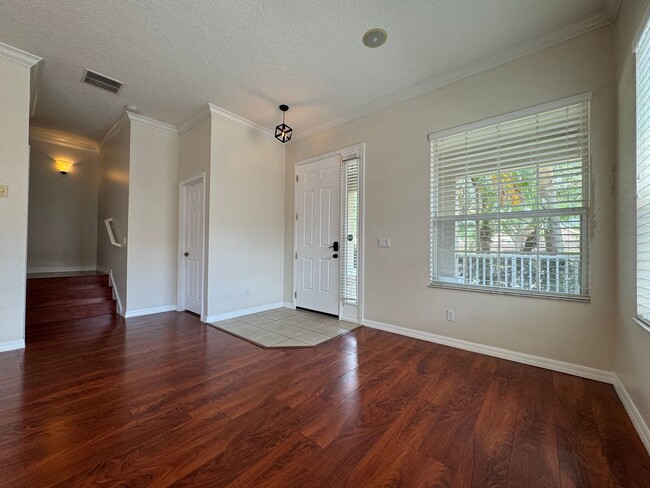Building Photo - Gorgeous 4/3 Townhome in Oviedo ~ 2.5 Car ...