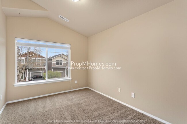 Building Photo - Cozy 3 Bedroom Home Close to Nike & Intel!