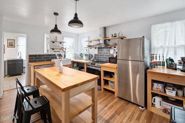 Building Photo - 1136 Enid Rd