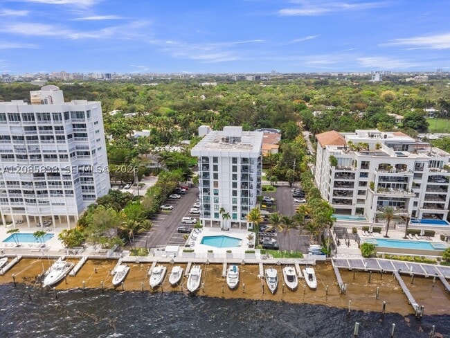Building Photo - 1600 S Bayshore Ln