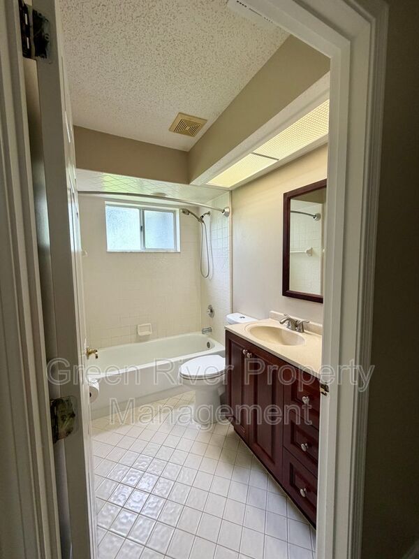 Building Photo - 1523 Quail Wood Ct
