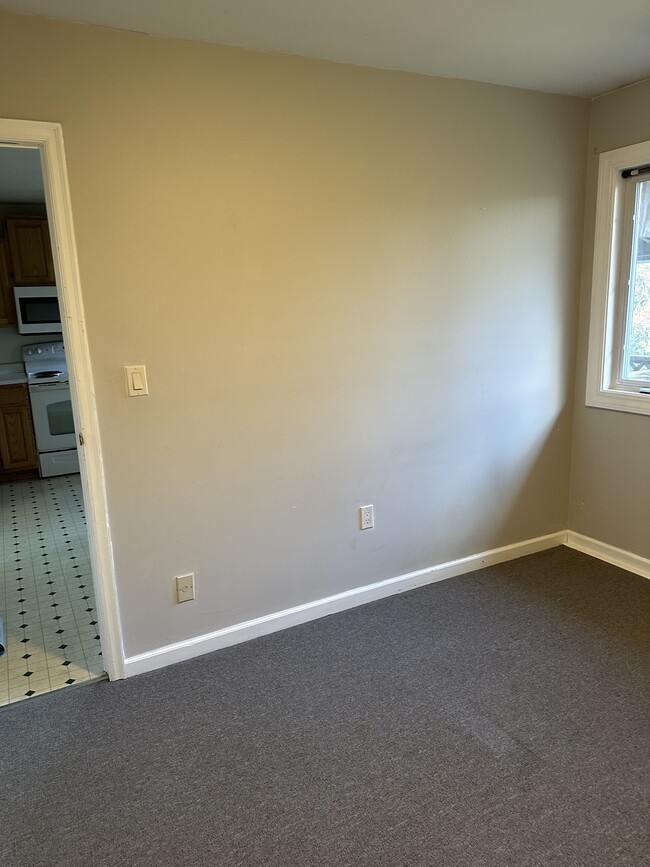 Master bedroom - 573 Bay Rd