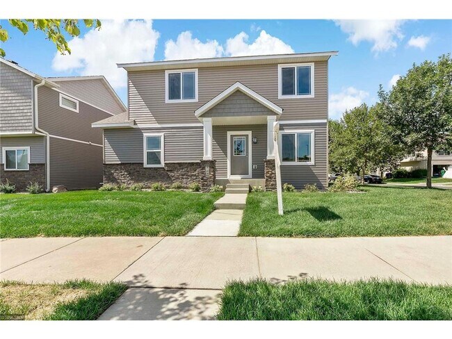 Building Photo - 2768 Clover Ridge Dr
