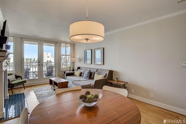 Building Photo - San Francisco Living at Its Finest 1BR/1BA w/ Parking & In-Unit Laundry