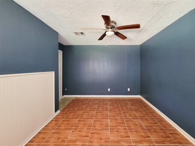 Building Photo - 409 S Travis