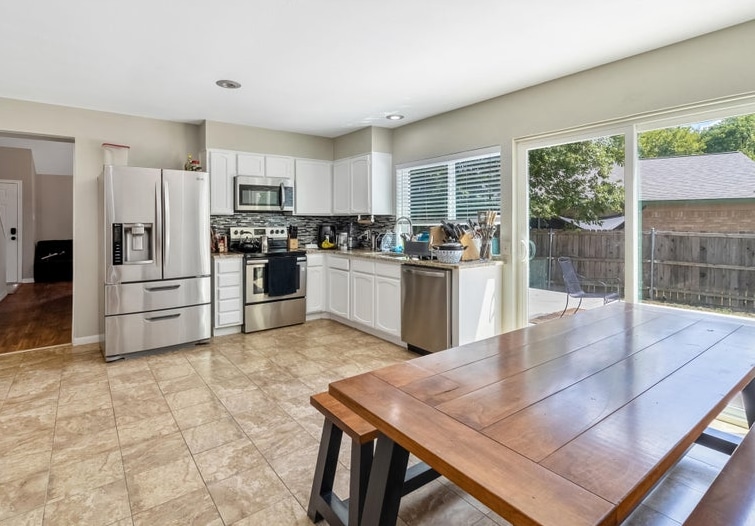 Building Photo - 2500 Fallcreek St