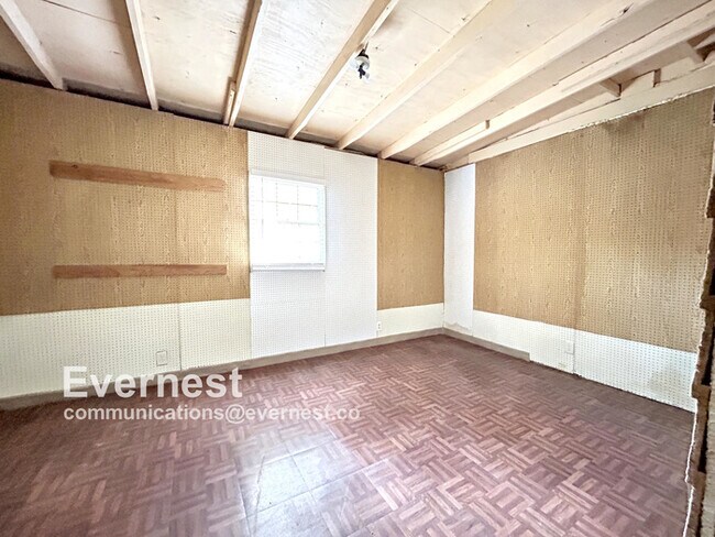Building Photo - Beautiful 4-Bedroom Home with Modern Comforts / Pet-Friendly / Vouchers Accepted / Available Now!