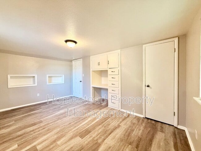 Building Photo - 1132 SW 61st St