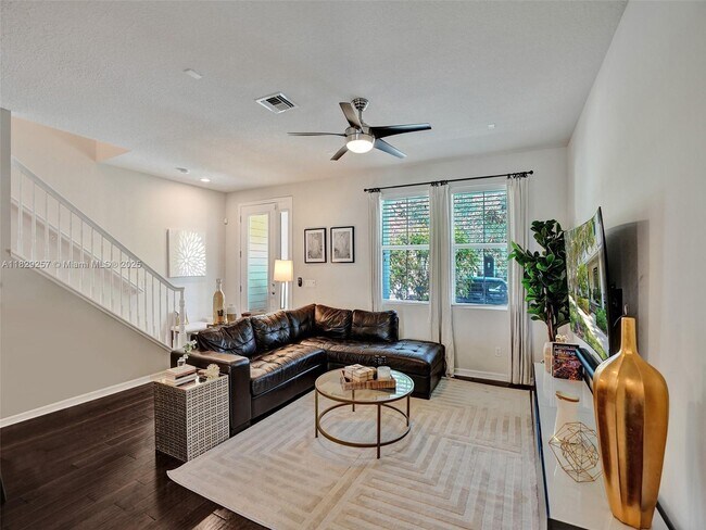 Building Photo - 1144 S Community Dr