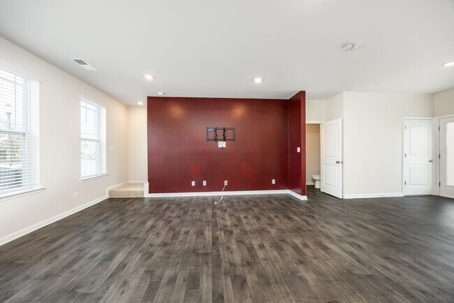 Building Photo - 317 Stream Valley Ct