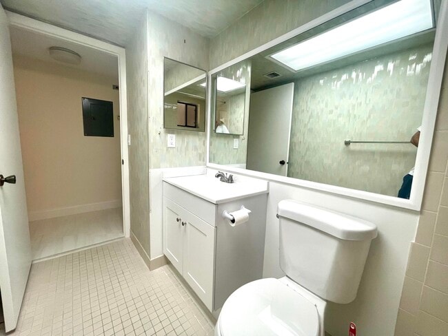 Building Photo - 5130 Las Verdes Cir