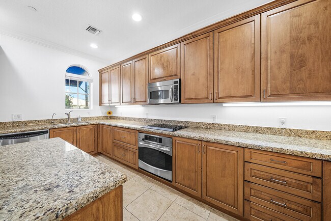 Building Photo - 824 Virginia Gardens Dr