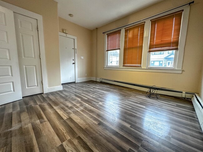 Building Photo - 327 Ashton Ave