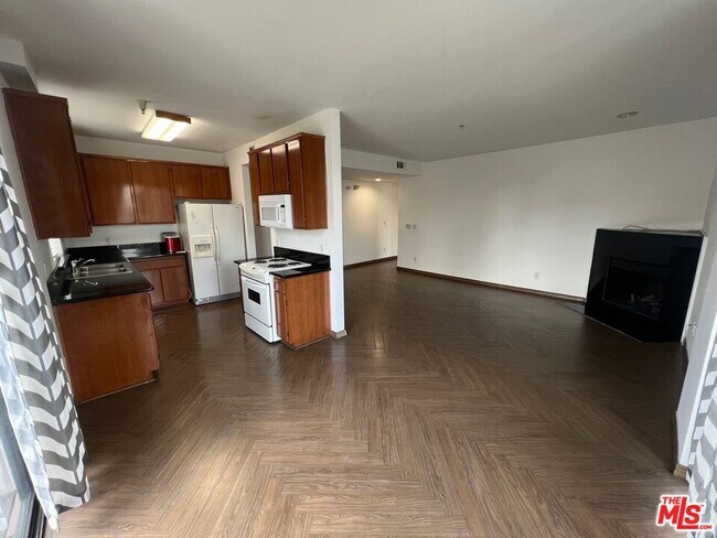 Building Photo - 625 S Berendo St