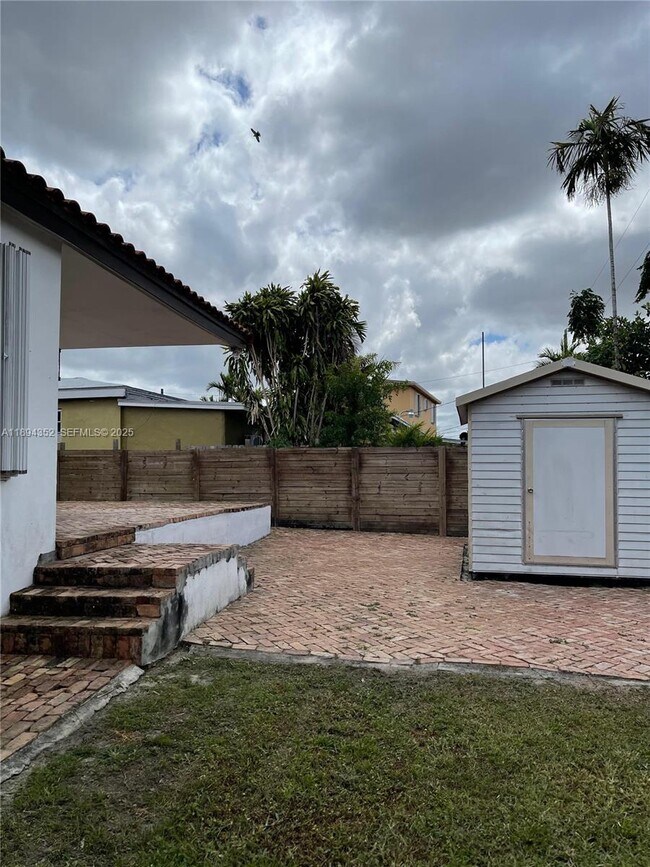 Building Photo - 8301 SW 27th Terrace