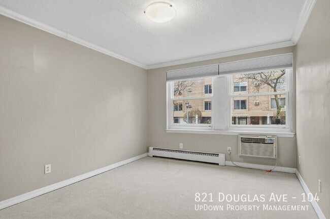 Building Photo - 821 Douglas Ave