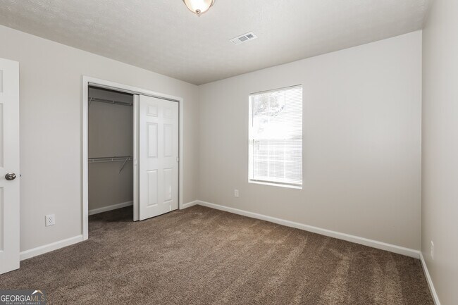 Building Photo - 9430 Sleepy Hollow Ln