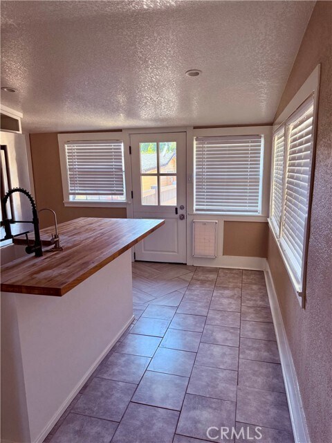 Building Photo - 119 N Cullen Ave