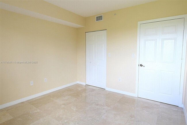 Building Photo - 3530 SW 22nd St