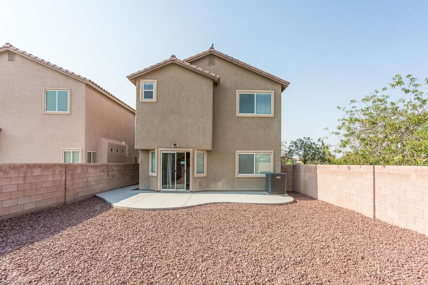 Building Photo - 3752 Hollycroft Dr