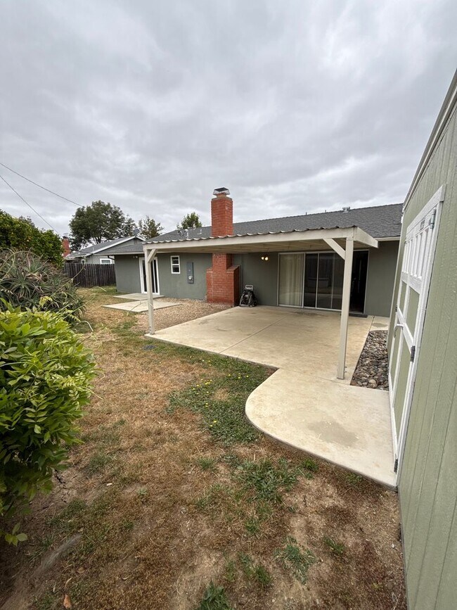 Building Photo - 1363 Avalon St