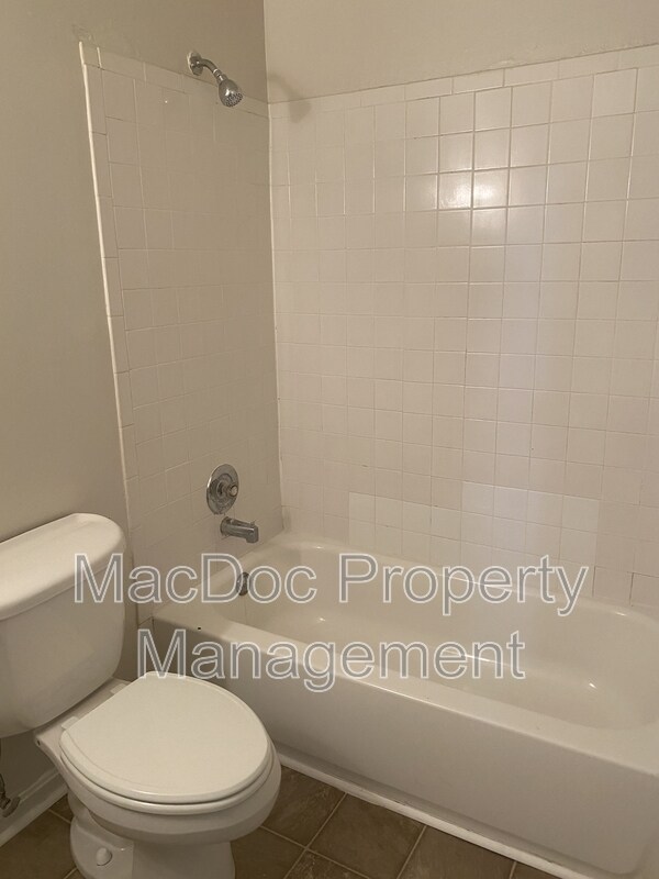 Building Photo - 298 Red Oak Dr