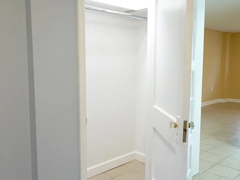 Building Photo - 910 Kennebec Ave