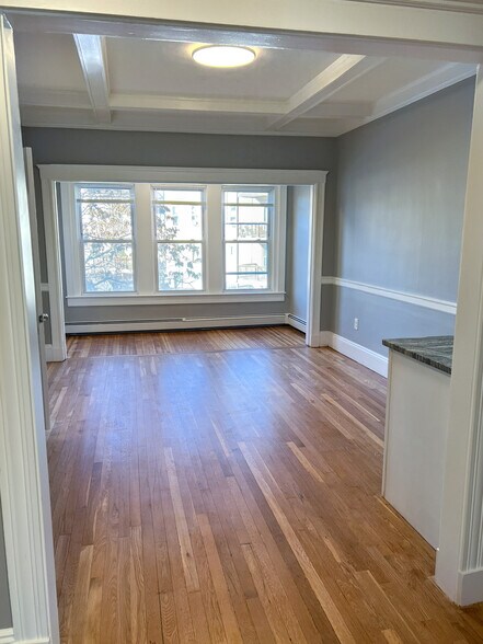 Building Photo - 142 Sutherland Rd