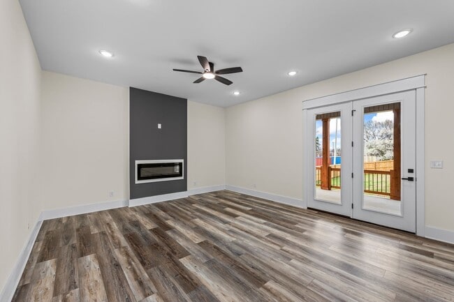 Building Photo - 135 Max Ln Dr